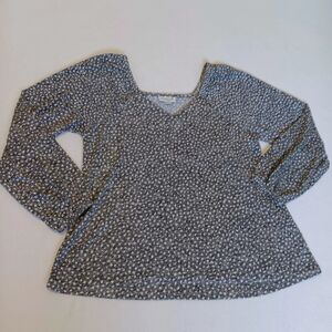 Studio B Sz L Polka Dot Lightweight Stretchy V Neck Feminine Gray & White Blouse